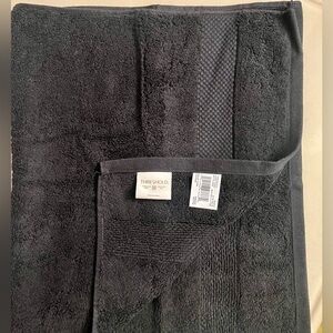 New Threshold Performance Plus Black Hand Towels 4-Pack